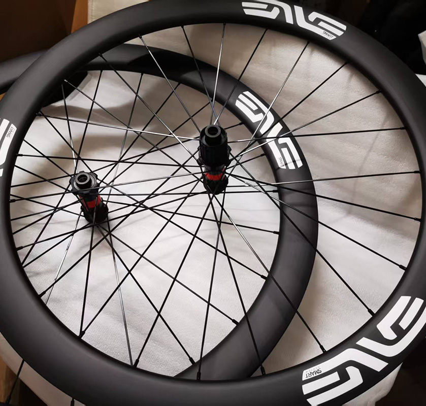 Light Wheelset 45/50/60mm Carb - Gravel Bike Tires recension och pris
